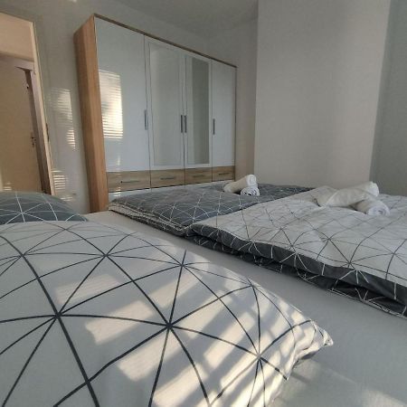 Apartment Sanya #3 Ljubljana Exteriör bild